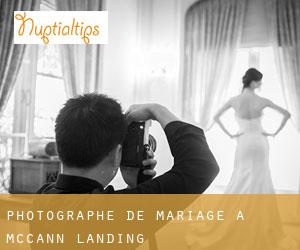 Photographe de mariage à McCann Landing